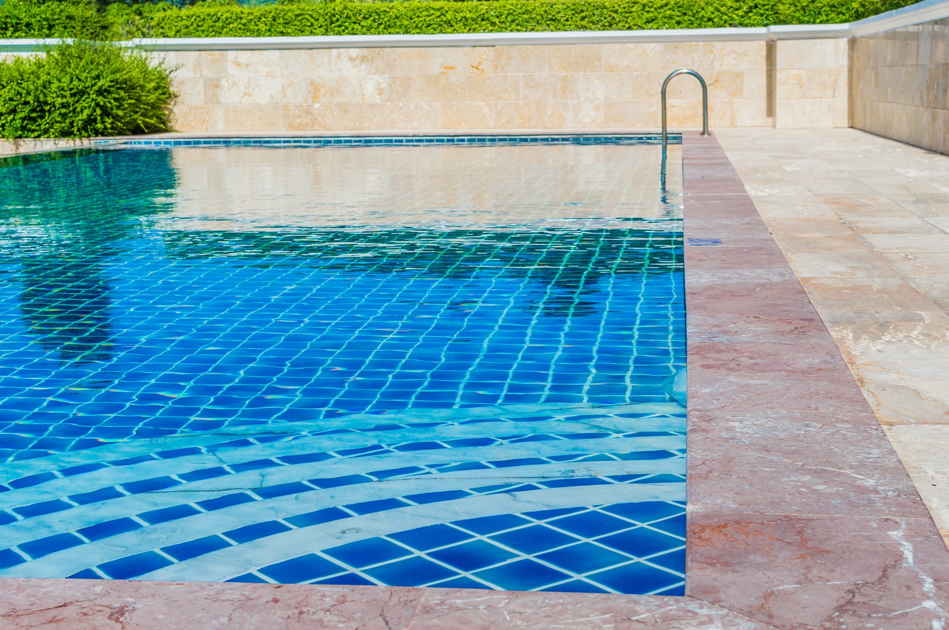 como mantener limpia piscina